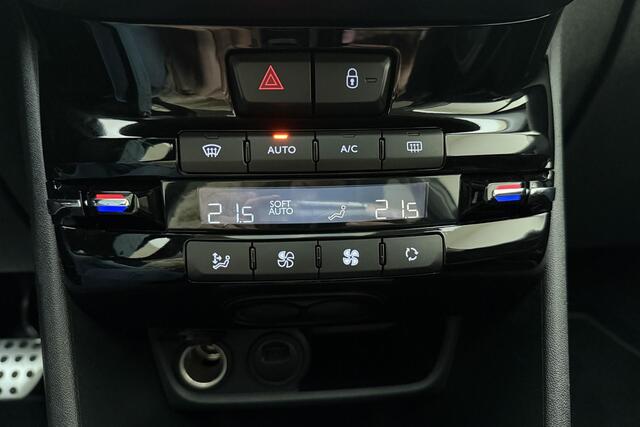 Peugeot 2008 1.2 PureTech Blue Lease Allure Volautomaat! l Camera l Climate Control l DAB l Bluetooth l Apple Carplay & Android Auto l Panoramadak l Trekhaak l Lichtmetalen Velgen