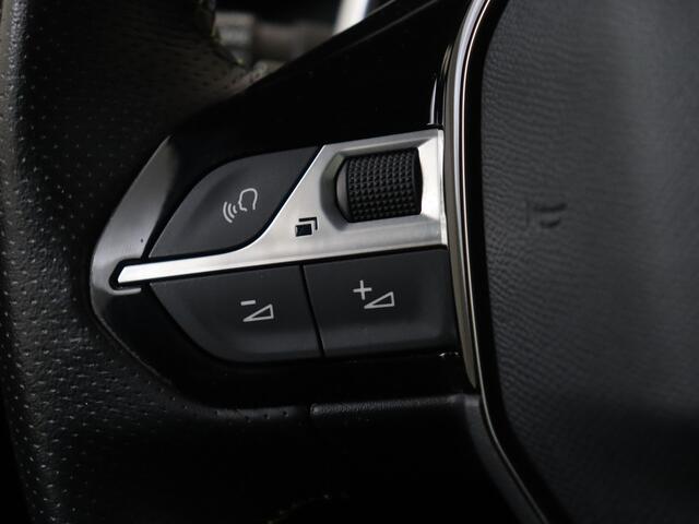 Peugeot 2008 1.2 PureTech GT-Line I AUTOMAAT I PANORAMADAK I NAVIGATIE I ACHTERUITRIJCAMERA I PARKEERSENSOREN VOOR & ACHTER I STOFFEN ZITDELEN MET LEDEREN ZIJKANTEN I