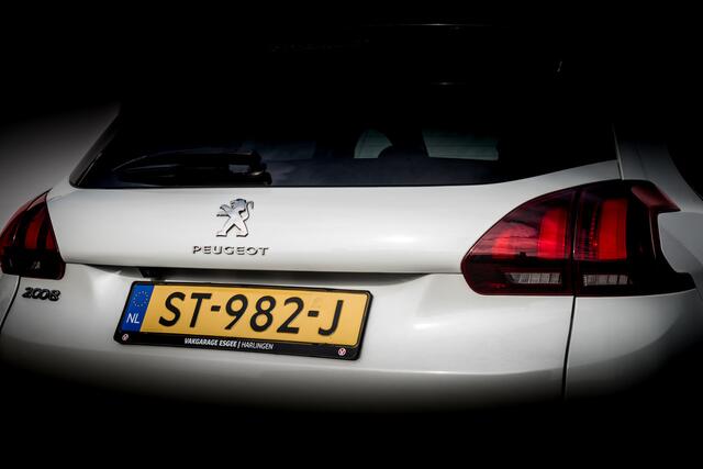 Peugeot 2008 1.2 110 PureTech Allure | 1 e eigen | Clima | Hoge Zit | Pano Dak | | Pdc | Cruise | 16 Inch Lmv | Dab Audio / Navigatie | Camera |