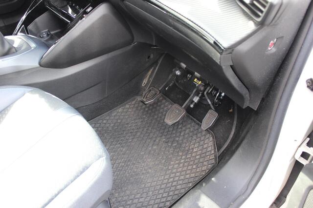 Peugeot 2008 1.2 PureTech Allure, Lesauto met dubbele bediening