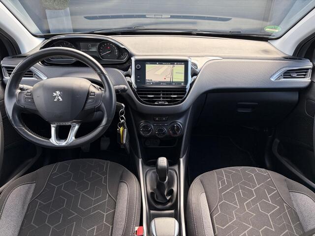 Peugeot 2008 1.2 PureTech Blue Lion 2e Eigenaar,Pano,Navi,Trekhaak,110pk,Dealer Onderhouden,Airco,Cruise,Pdc,Lm velgen,N.A.P,Recent beurt gehad,Apk tot 11-2026