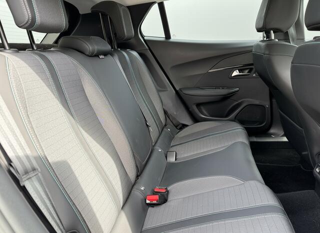 Peugeot 2008 130pk PT Allure Aut., Camera | Navi & CarPlay | Clima * 2e Paasdag vanaf 10u geopend!