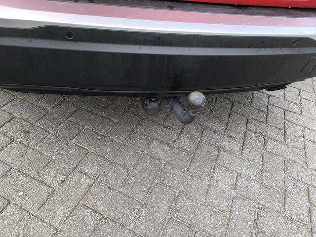 Peugeot 2008 1.2 PureTech Allure Trekhaak, Carplay, DAB, Navi, Camera, climate en cruise control, ie eigenaar