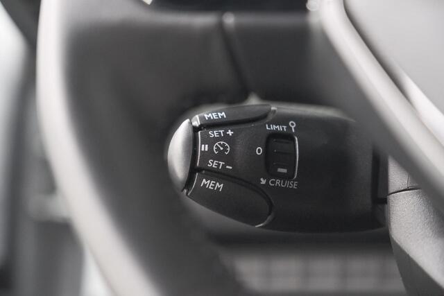 Peugeot 2008 PureTech 100 Allure | Apple Carplay | Parkeersensoren | Climate Control | Cruise Control