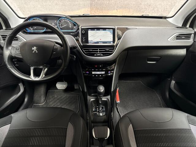 Peugeot 2008 1.2 PureTech Allure Automaat (APPLE CARPLAY, LOGISCH NAP, NAVIGATIE, CLIMATE, CAMERA, LEDER, SPORTSTOELEN, GETINT GLAS, LM VELGEN, PARKEERSENSOREN, NIEUWE APK, NIEUWSTAAT)