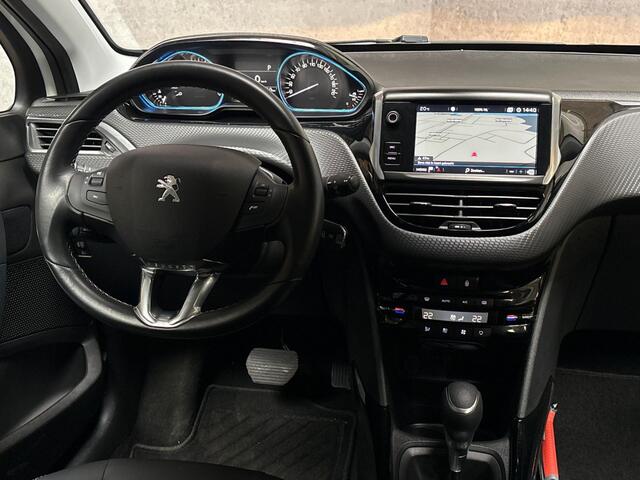 Peugeot 2008 1.2 PureTech Allure Automaat (APPLE CARPLAY, LOGISCH NAP, NAVIGATIE, CLIMATE, CAMERA, LEDER, SPORTSTOELEN, GETINT GLAS, LM VELGEN, PARKEERSENSOREN, NIEUWE APK, NIEUWSTAAT)