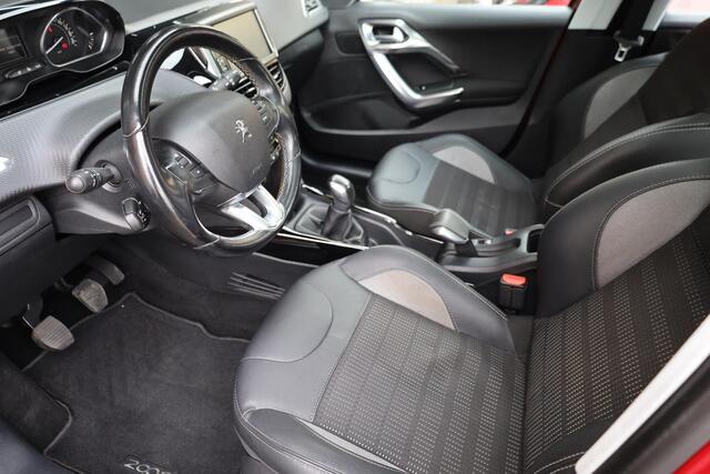 Peugeot 2008 1.2 PureTech Allure PANO TREKHAAK 1e-EIGENAAR CARPLAY DAB NAVI NAP HALFLEER ZEER-NETJES! CRUISE PDC CLIMA DISTRIBUTIE=VERVANGEN! ENZ.
