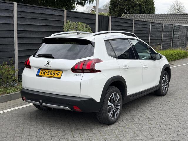 Peugeot 2008 Allure 1.2 PureTech 110PK Navigatie, Achteruitrijcamera, Panoramadak, Parkeersensoren, Apple Carplay, Android Auto