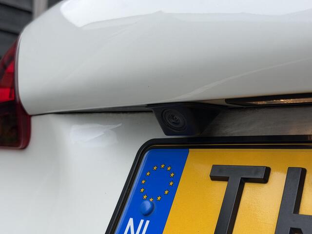 Peugeot 2008 Allure 1.2 PureTech 110PK Navigatie, Achteruitrijcamera, Panoramadak, Parkeersensoren, Apple Carplay, Android Auto