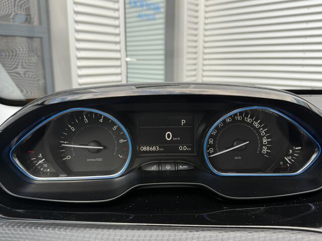 Peugeot 2008 1.2 PureTech Allure Automaat Clima Navi Pano Camera CarPlay