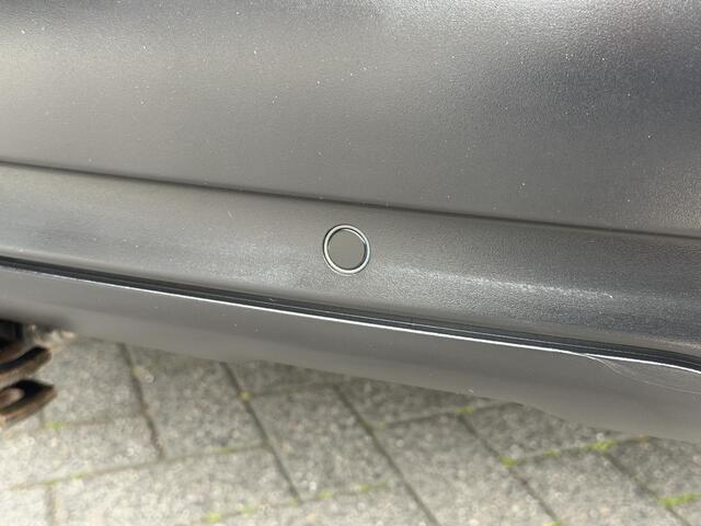 Peugeot 2008 Blue Lion 1.2 PureTech 130PK Navigatie, Parkeersensoren Achter, Panoramadak, Trekhaak, Airco