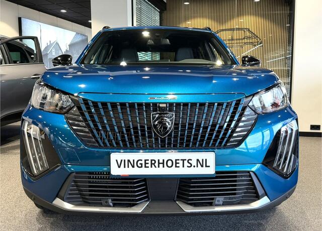 Peugeot 2008 1.2 Hybrid 145 Pk Allure * Navigatie * Keyless Open & Start * Dodehoekbewaking * Camera voor & Achter * Ckimate & Adaptive Cruise Control * Vingerhoets; Vierde Generatie Eersteklas Service. Al meer dan 100 jaar een begrip in de Brabantse Kempen.