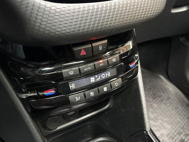 Peugeot 2008 1.2 PureTech Allure (PANORAMADAK, APPLE CARPLAY, NAVIGATIE, LEDER, SPORTSTOELEN, PARKEERSENSOREN, CRUISE, NIEUWE APK, NIEUWSTAAT)