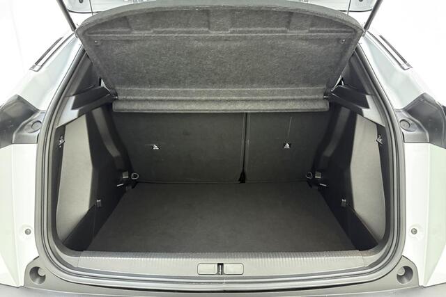 Peugeot 2008 1.2 Hybrid 145 Allure |Voorstoelen verwarmd| Camera | Climate & Cruise Control | AppleCarplay/Android Auto |