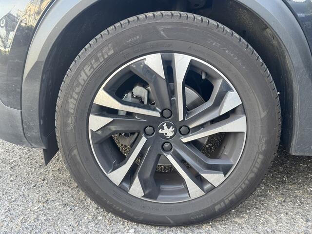 Peugeot 2008 1.2 PureTech Allure // CAMERA // APPLE CARPLAY - ANDROID AUTO // CLIMA // CRUISE // STOELVERWARMING //