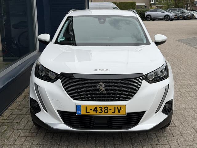 Peugeot 2008 1.2 Turbo 100 PK Allure Pack | Trekhaak 1200KG | Hoge Zitpositie | Navigatie | Climate Control | Keyless Start | Digitaal Dashboard | Camera | Parkeersensoren V+A | LED Verlichting | 17" Lichtmetalen Velgen |