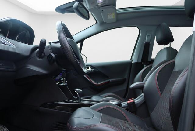 Peugeot 2008 1.2 PureTech GT Line l Pano l Camera l VOL OPTIES l AUTOMAAT