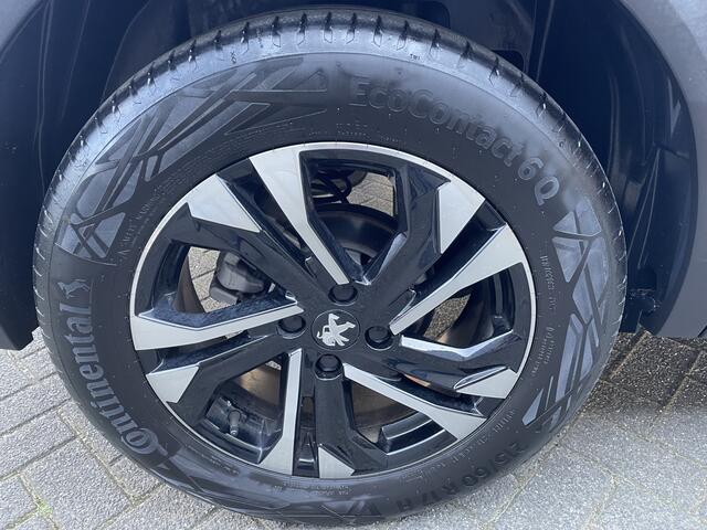 Peugeot 2008 100pk Allure Pack (Camera - Automatische Airco - i-cockpit - Navigatie - 17" - Apple Carplay - LED)