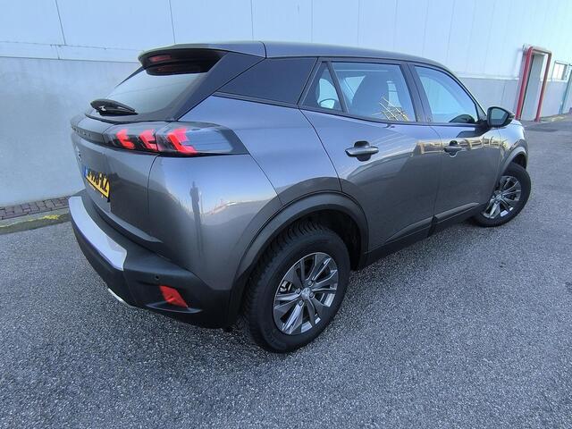 Peugeot 2008 1.2 PureTech Blue Lease Active 130PK incl motor update tegen olie verbruik, carplay, climate en cruise control, camera.