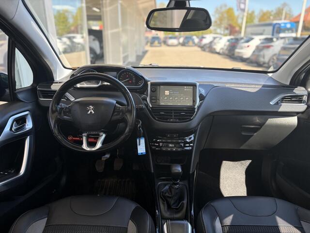 Peugeot 2008 1.2T 130pk Blue Lease Allure | Trekhaak | Achteruitrijcamera | Weinig kilometers | Dealeronderhouden | Panoramadak | Navigatie | Apple Carplay/Android Auto