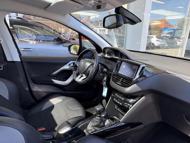 Peugeot 2008 1.2T 130pk Blue Lease Allure | Trekhaak | Achteruitrijcamera | Weinig kilometers | Dealeronderhouden | Panoramadak | Navigatie | Apple Carplay/Android Auto