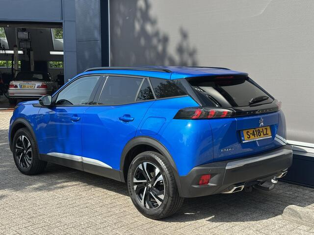 Peugeot 2008 1.2 Turbo 130 PK Allure Pack | Trekhaak 1200 KG | Navigatie | 3D Virtual Cockpit | Stoelverwarming | LED Verlichting | Half Lederen Bekleding | Keyless Start | Climate Control | Cruise Control | 17 Inch Lichtmetalen Velgen |