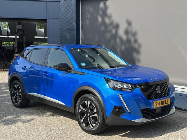 Peugeot 2008 1.2 Turbo 130 PK Allure Pack | Trekhaak 1200 KG | Navigatie | 3D Virtual Cockpit | Stoelverwarming | LED Verlichting | Half Lederen Bekleding | Keyless Start | Climate Control | Cruise Control | 17 Inch Lichtmetalen Velgen |