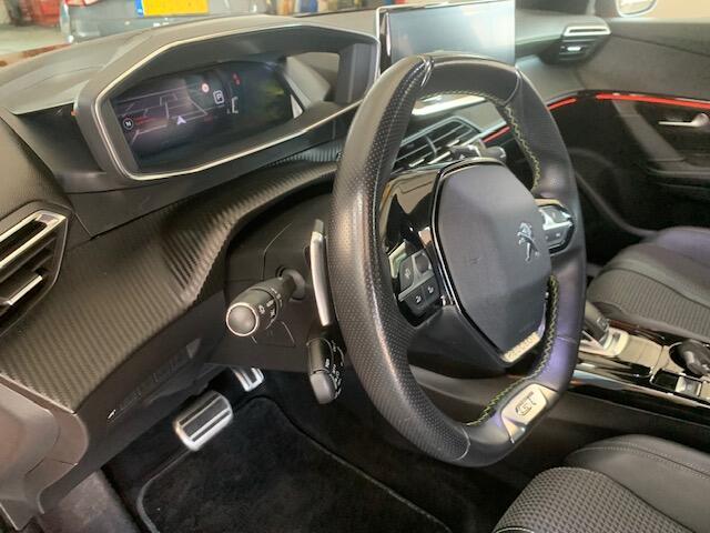 Peugeot 2008 1.2 PureTech GT, automaat.