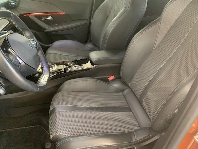 Peugeot 2008 1.2 PureTech GT, automaat.