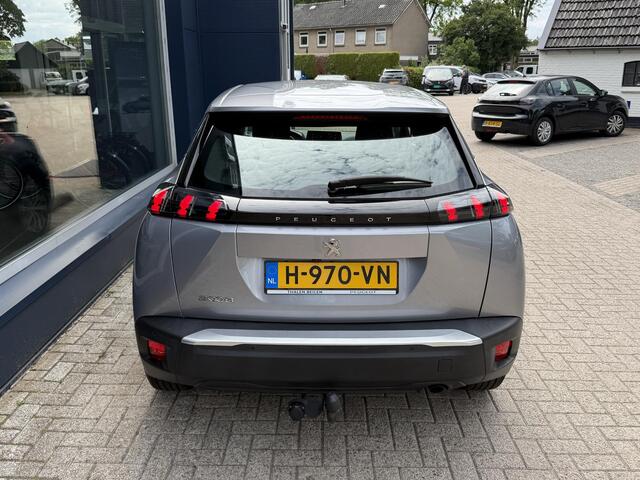 Peugeot 2008 1.2 Turbo 100 PK Active | Lage KM Stand: 24900 | Trekhaak 1250 KG | Navigatie | DAB Radio | Climate Control | Cruise control | Airco | LED Verlichting | Elektrisch Pakket | Parkeersensoren | Apple Carplay | Hoge Zitpositie |