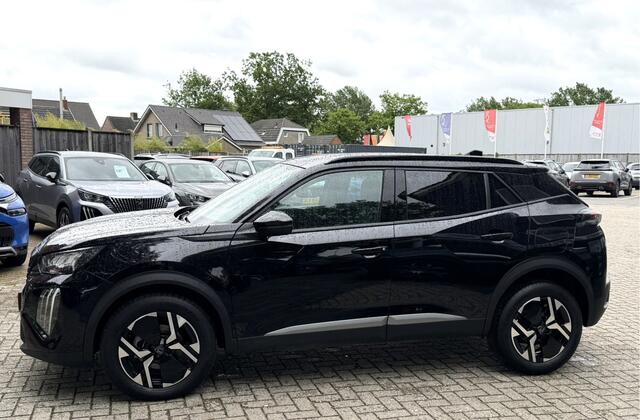 Peugeot 2008 1.2 Benzine 100 Pk. Allure *** ( Ook in Wit of Blauw Leverbaar ) *** * Draadloos Navigatie & Spotify via Apple Carplay / Android Auto * L.M. Velgen * Climate & Cruise Control * Dab Radio * Voorzijde en Achter Parkeer Sensoren * Vingerhoets; Vierde Generat