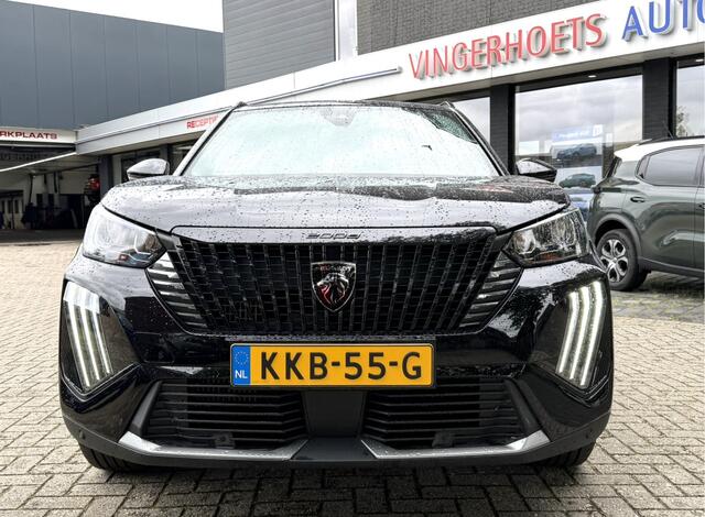 Peugeot 2008 1.2 Benzine 100 Pk. Allure *** ( Ook in Wit of Blauw Leverbaar ) *** * Draadloos Navigatie & Spotify via Apple Carplay / Android Auto * L.M. Velgen * Climate & Cruise Control * Dab Radio * Voorzijde en Achter Parkeer Sensoren * Vingerhoets; Vierde Generat