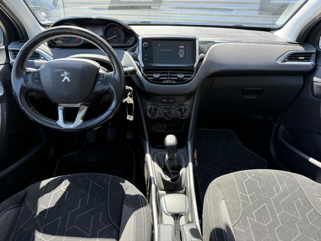 Peugeot 2008 1.2 PureTech Blue Lion 2e Eigenaar|Navi|Pano|Carplay|D-riem vv in 2024|Trekhaak|Airco|Cruise|PDC|N.A.P|APK tot 02-2027