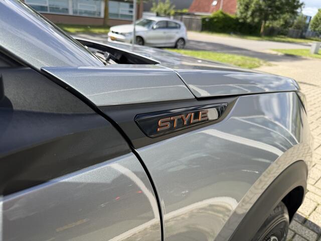 Peugeot 2008 1.2 Hybrid 145 Style Apple Carplay | Climate