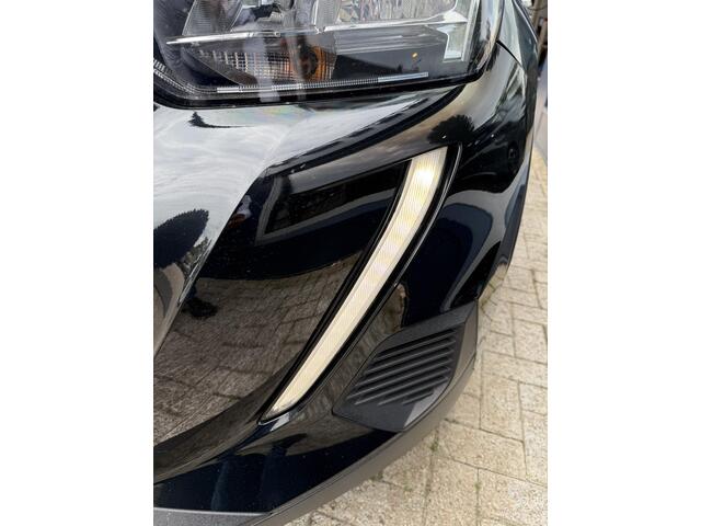 Peugeot 2008 1.2 Turbo 100 PK Active Pack | Hoge Instap | Achteruitrij-Camera | LED-Dagrijverlichting | Stoelverwarming | Apple-Carplay | Climate Control | Dealer Onderhouden | Cruise Control |