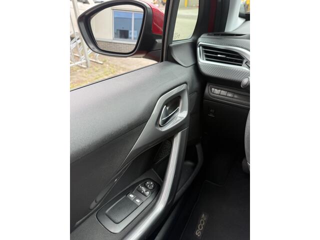 Peugeot 2008 1.2 PureTech Blue Lion