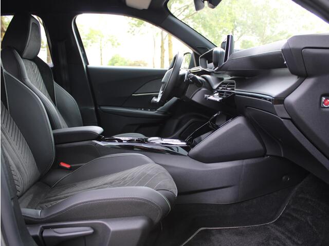 Peugeot 2008 1.2 PureTech 130 GT Automaat | Navi / Alcantara / Climate