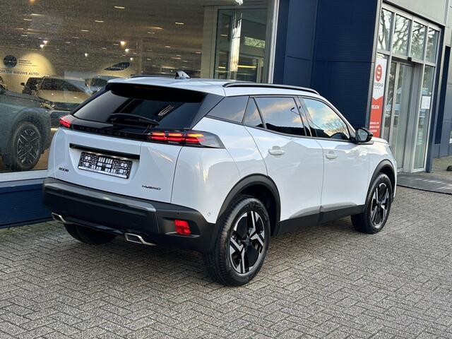 Peugeot 2008 1.2 Hybrid 145 PK Allure | Automaat Hybride | BOUWJAAR 2026 DEMO MET ¤6.000 VOORDEEL | 360 Graden Camera | Dode Hoek Detectie | Parkeersensoren V+A | Hoge Zitpositie | Climate Control | Stoelverwarming | Navigatie via Telefoon | Dakrails | Cruise Control 