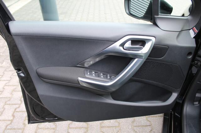 Peugeot 2008 1.2 PureTech Allure Uitv. NAVIGATIE