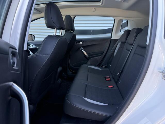 Peugeot 2008 1.2 PureTech Allure 1e Eigenaar|Pano|Camera|Trekhaak|Cruise|Carplay|PDC V+A|Clima|Navi|N.A.P|APK tot 11-2026
