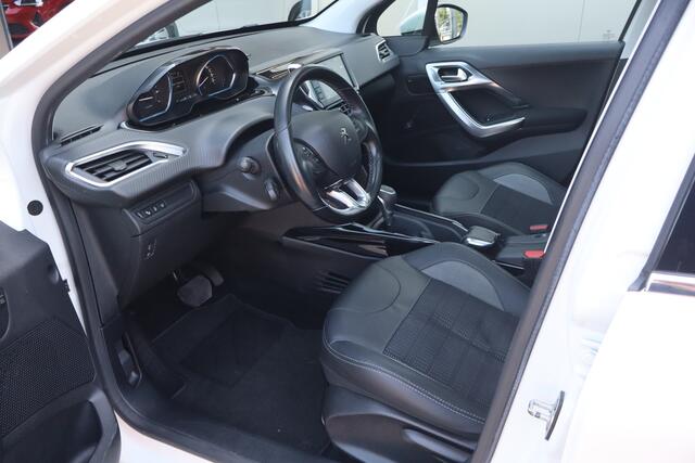 Peugeot 2008 1.2 PureTech Allure - NL- Auto!! Park sens V+A I Pano I Camera