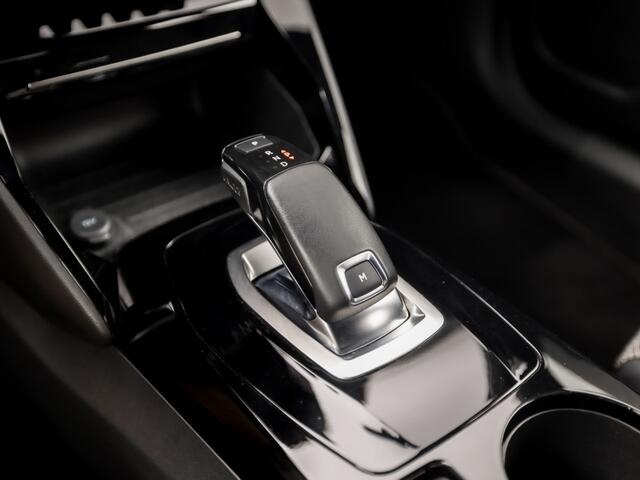 Peugeot 2008 1.2 PureTech GT-Line Automaat (APPLE CARPLAY, GROOT NAVI, 360 CAMERA, LEDER, SPORTSTOELEN, GETINT GLAS, CRUISE, LANE ASSIST, NIEUWSTAAT)