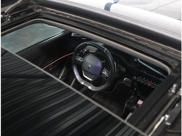Peugeot 2008 130PK GT | 1ste eigenaar | Dodehoekdetectie | Navigatie | AUTOMAAT | AppleCarplay/AndroidAuto | Schuifkanteldak | 18"LMV | Camera | Keyless | Cruise Control | Climate Control | Camera | FULL LED | Sfeerverlichting | Isofix | Privacy Glass |