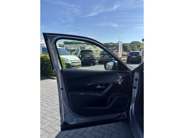 Peugeot 2008 PureTech 100 Allure |Navigatie|CarPlay|