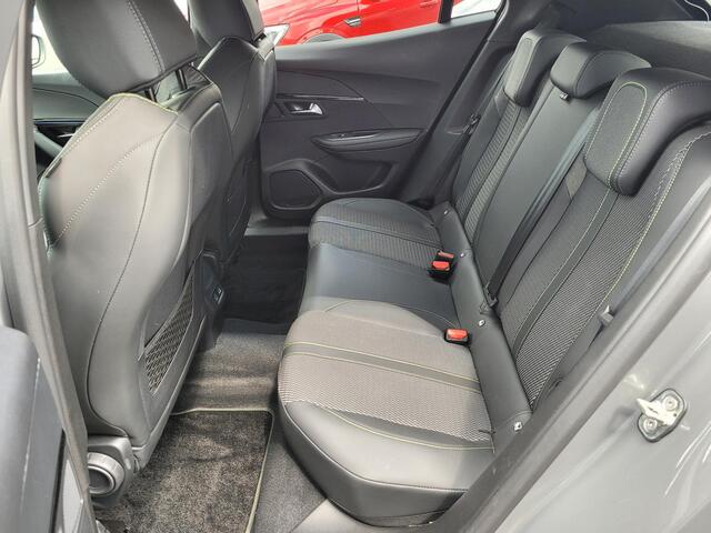 Peugeot 2008 1.2 Hybrid 145 GT | Navigatie | 360°Camera | Half Leder | Lage Kilometerstand!