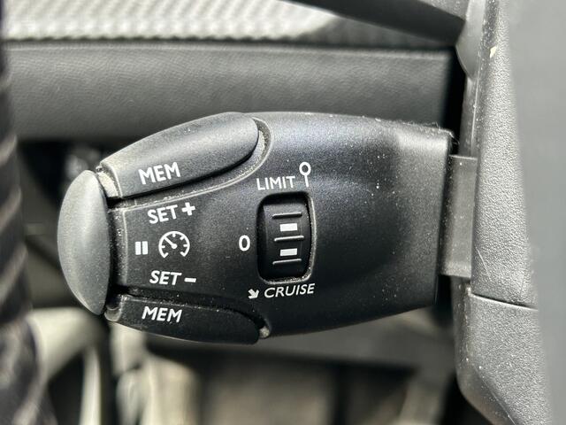 Peugeot 2008 BWJ 2022 | 1.2T 101PK Active Pack NWE DISTRIBUTIE | CLIMA | PDC | NAVI | CRUISE | CARPLAY | LICHTMETAAL |