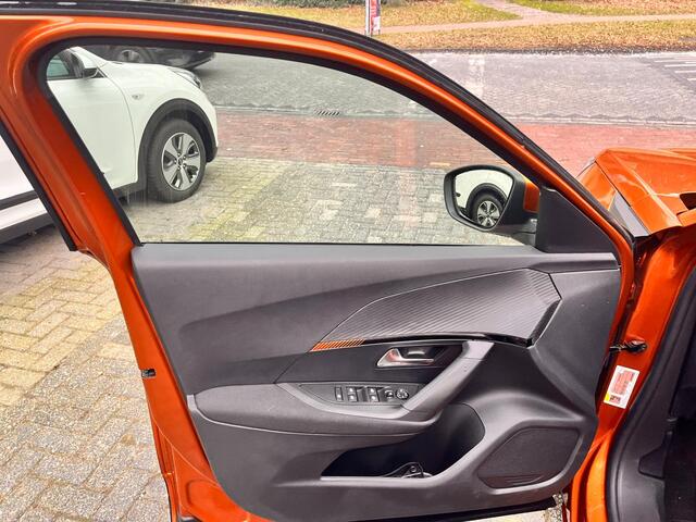 Peugeot 2008 1.2 PureTech Blue Lease Active Airco-Ecc/Navigatie/Led/Trekhaak/Camera/Riem vervangen