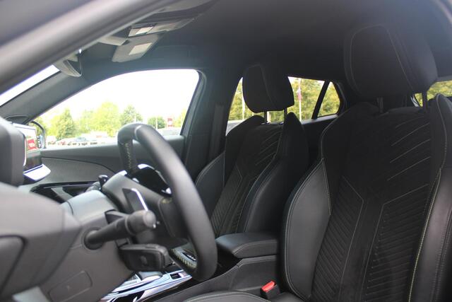 Peugeot 2008 1.2 Hybrid 145PK AUTOMAAT GT PACK | ELEKTRISCH BEDIENBARE BESTUURDERSSTOEL | NAVIGATIE | FULL LED KOPLAMPEN | DRAADLOZE APPLE CARPLAY/ANDROID AUTO | ADAPTIVE CRUISE CONTROL | CAMERA VOOR + ACHTER | CLIMATE CONTROL | LICHTMETALEN VELGEN 17" | KEYLESS ENTRY