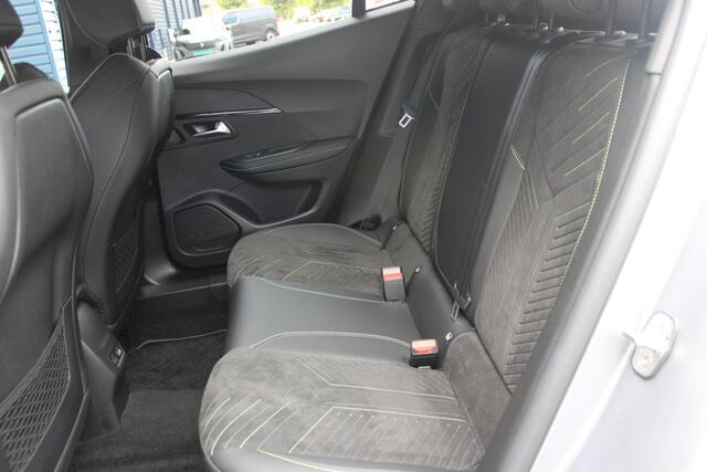 Peugeot 2008 1.2 Hybrid 145PK AUTOMAAT GT PACK | ELEKTRISCH BEDIENBARE BESTUURDERSSTOEL | NAVIGATIE | FULL LED KOPLAMPEN | DRAADLOZE APPLE CARPLAY/ANDROID AUTO | ADAPTIVE CRUISE CONTROL | CAMERA VOOR + ACHTER | CLIMATE CONTROL | LICHTMETALEN VELGEN 17" | KEYLESS ENTRY