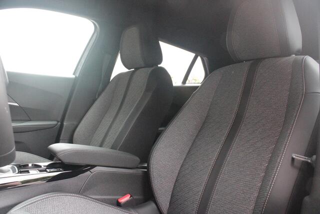 Peugeot 2008 1.2 100PK ALLURE | ACHTERUITRIJ CAMERA | NAVIGATIE | DRAADLOZE APPLE CARPLAY/ANDROID AUTO | PARKEERSENSOREN VOOR + ACHTER | CRUISE CONTROL | DAB+ RADIO | CLIMATE CONTROL | 17" LICHTMETALEN VELGEN | UNIEKE KM STAND! |